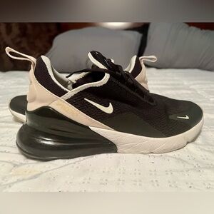 Women’s Nike AirMax 270